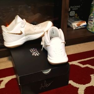 NIKE / KYRIE FLYTRAP lll / NIKE - AIR / AIR -SOLE